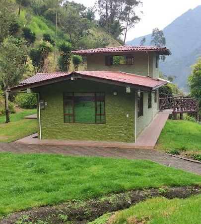 "Casa Verde" En Banos De Agua Santa Con Vista Al Volcan Tungurahua Exterior photo