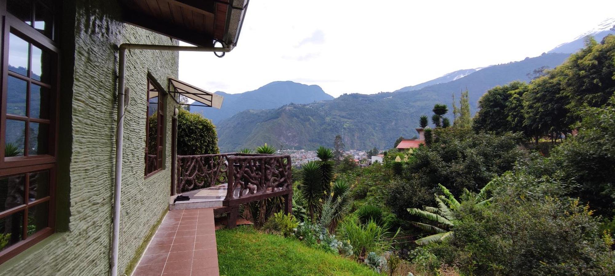 "Casa Verde" En Banos De Agua Santa Con Vista Al Volcan Tungurahua Exterior photo