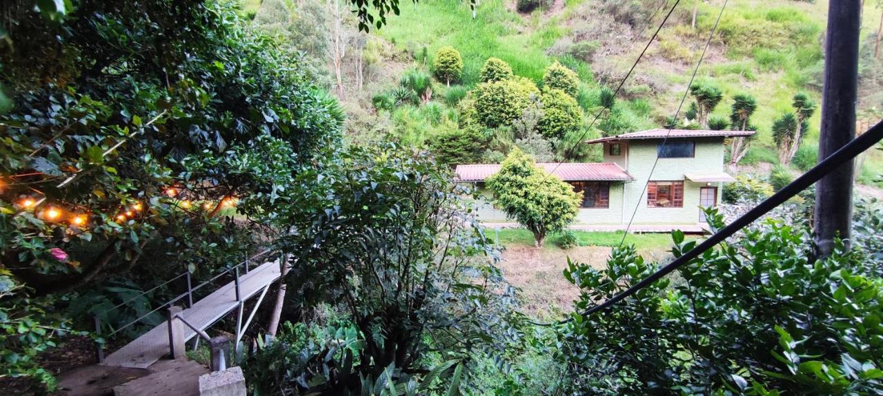 "Casa Verde" En Banos De Agua Santa Con Vista Al Volcan Tungurahua Exterior photo